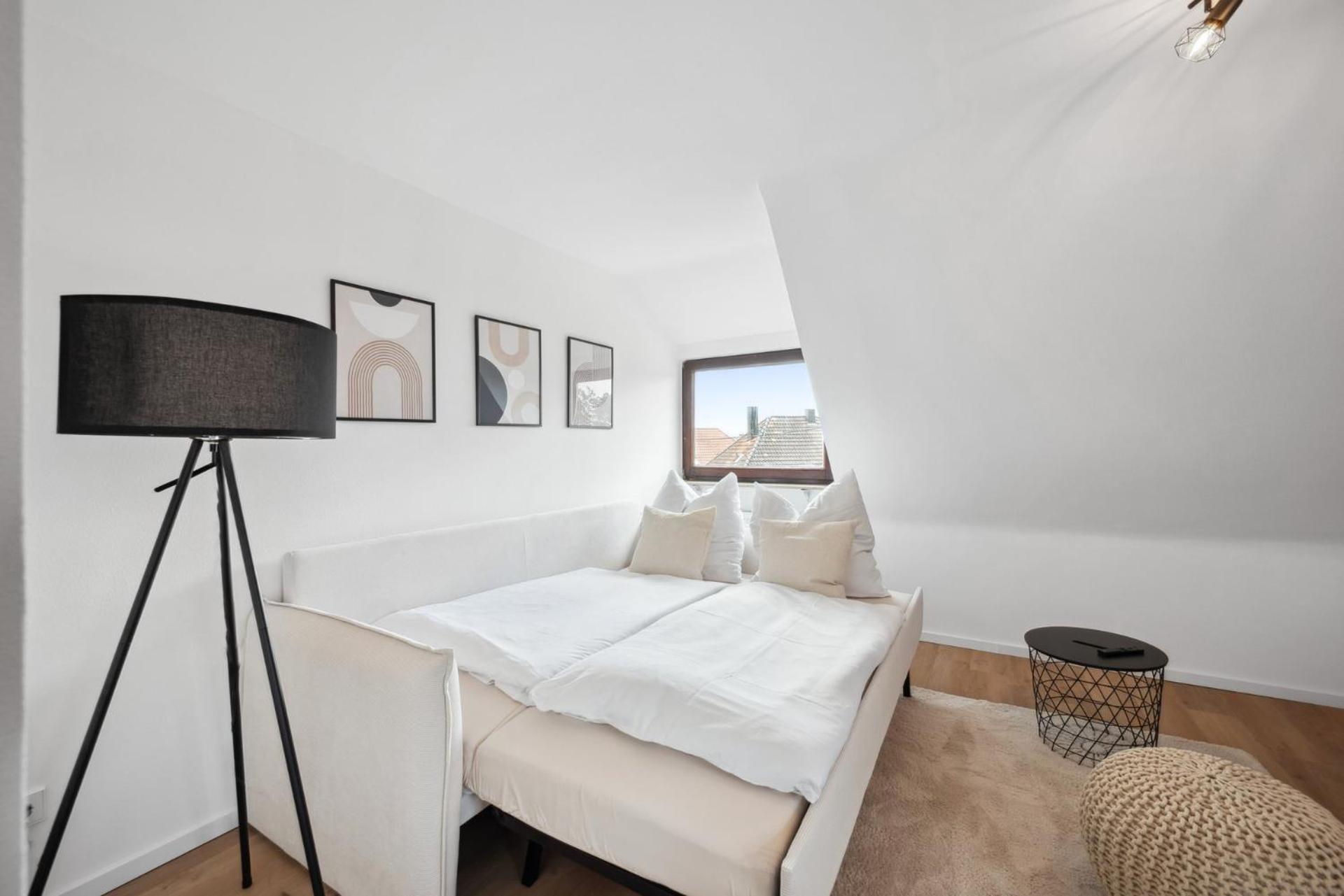 Malu Rooms - Top Lage, Kostenloser Parkplatz, Klima, Netflix, 24H Checkin Ludwigsburg Exterior photo
