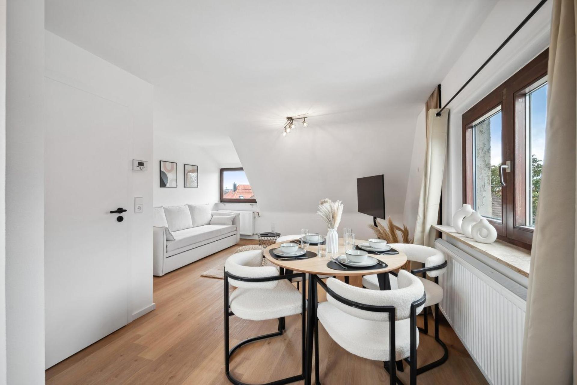 Malu Rooms - Top Lage, Kostenloser Parkplatz, Klima, Netflix, 24H Checkin Ludwigsburg Exterior photo